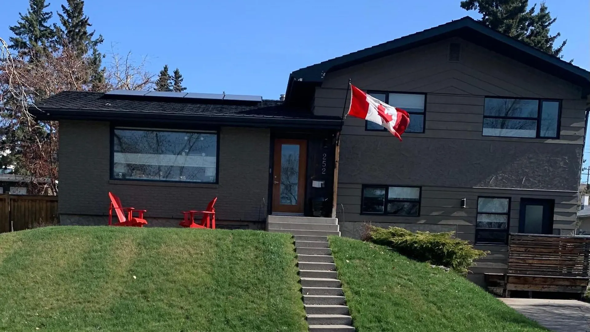 Studio On Capri Calgary Bed & Breakfast